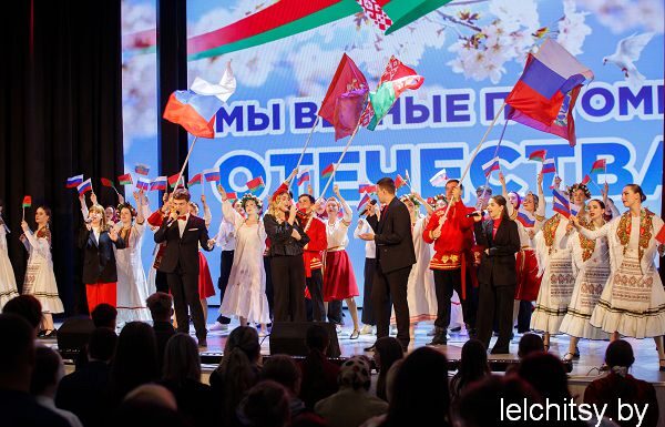 Сила общих корней: молодежь Беларуси и России укрепляет связи на лельчицкой земле