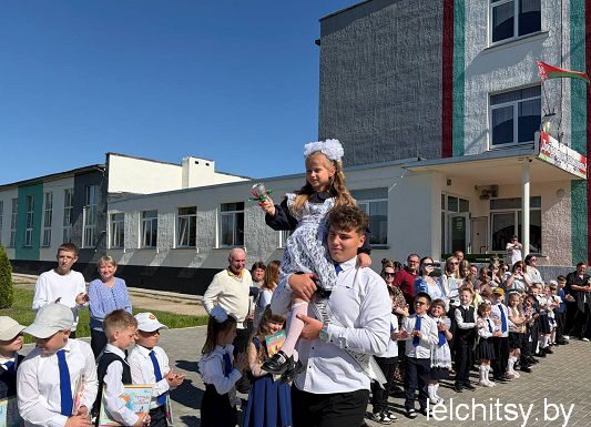 Последний звонок в Лельчицах — прощание с детством и шаг в будущее