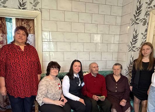 Тепло сердец узникам