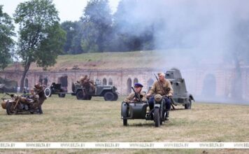 Реконструкторы воссоздали трагические и героические эпизоды обороны Брестской крепости на рассвете 22 июня