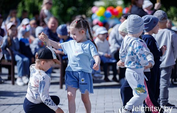 Лето пришло вместе с яркими «Красками детства»