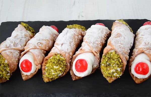 Хрустящие трубочки с кремом: рецепт вкусных и ароматных канноли