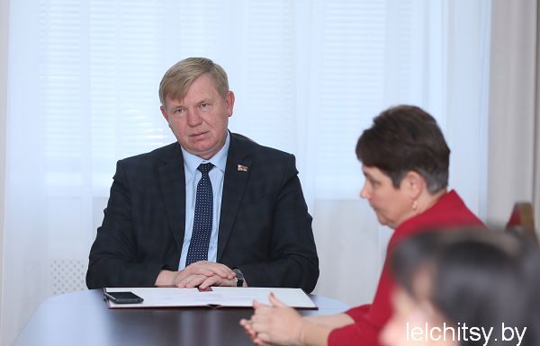 Сергей Дылюк выслушал лельчан: от медицины до приватизации