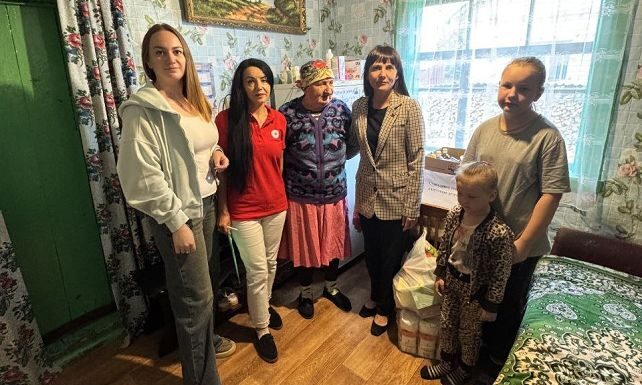 Забота в каждый дом: акция «Счастливая семья — счастливое детство» продолжает радовать юных жителей Лельчицкого района