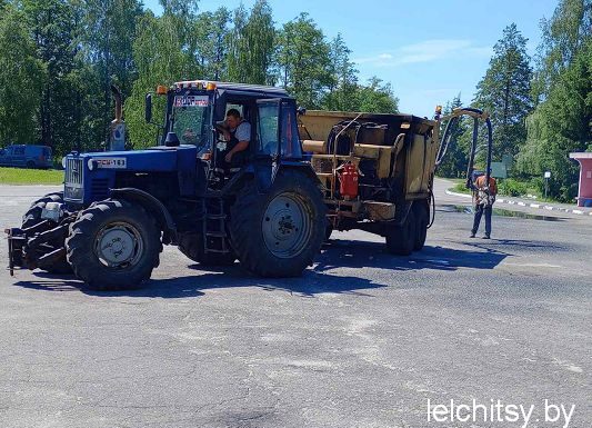 В агрогородке Липляны дорожники отремонтировали центральную площадь