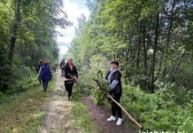 Экологический десант объединил регионы: молодежь Лельчицкого района поддержала международную инициативу