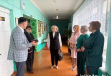 Рабочий визит: депутат Палаты представителей Светлана Сенько работает в агрогородке Тонеж