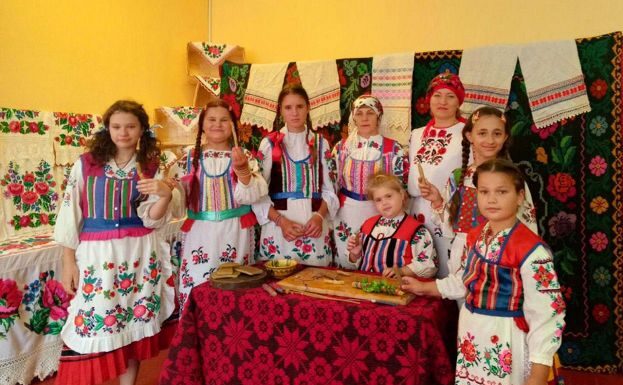 Свет творчества: мастер-класс по созданию свечей в Дзержинском СДК