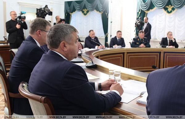 Лукашенко поручил принять самые жесткие меры по всем недостаткам на уборочной