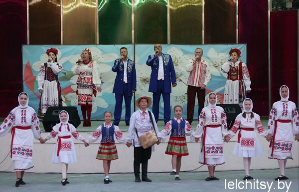 Светлый путь к независимости: Праздничный концерт в Лельчицах