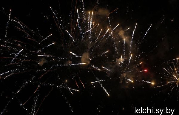 Волшебство под звездами: Фейерверк, который объединил сердца