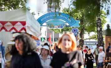 Ремесленники рассказали, кто из звезд «Славянского базара в Витебске» приходит к ним за покупками