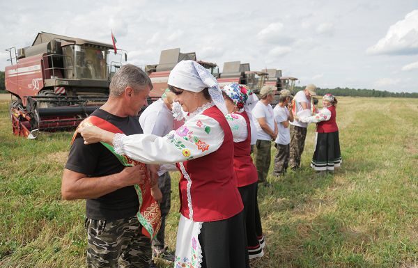 Поклон хлеборобам ОАО «Синпольское»