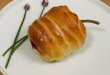 Вкусный и необычный вариант подачи: рецепт сочных фаршированных перцев в румяном тесте