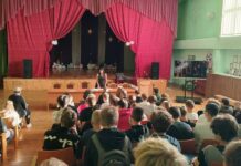 Разговор по душам: как в Лельчицах предупреждают правонарушения среди молодежи