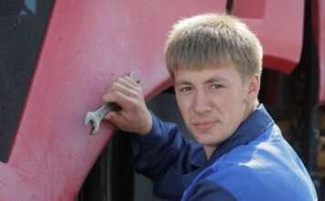 Хороший старт: молодой специалист уверенно осваивает профессию