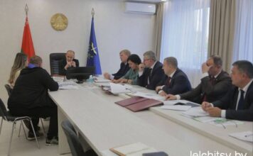 Обращения жителей — на контроле: Юрий Валеватый провёл приём граждан в Лельчицком районе
